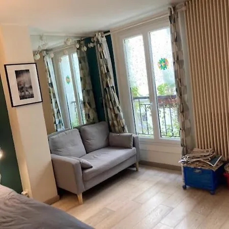 Large Flat In Montmartre With Terrace * باريس