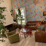 아파트 Large Flat In Montmartre With Terrace