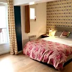 아파트 Large Flat In Montmartre With Terrace 파리